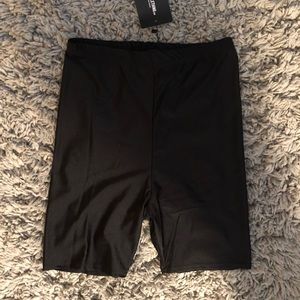 New With Tags PrettyLittleThing Slinky Cycle Short
